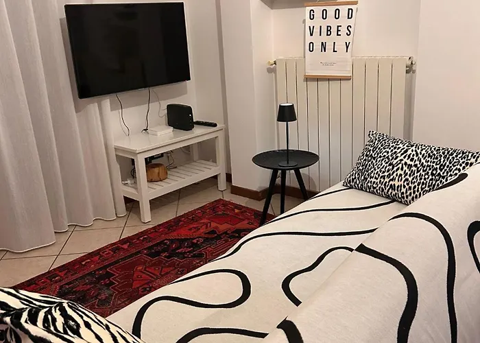 Apartment Marti's House-near Leonardo Academy, Mpx, -wi-fi1gb *