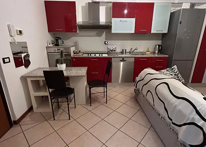 Marti's House-near Leonardo Academy, Mpx, -wi-fi1gb Apartment *